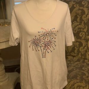 White Quacker factory V-neck red white and blue fire work T-shirt - size xl